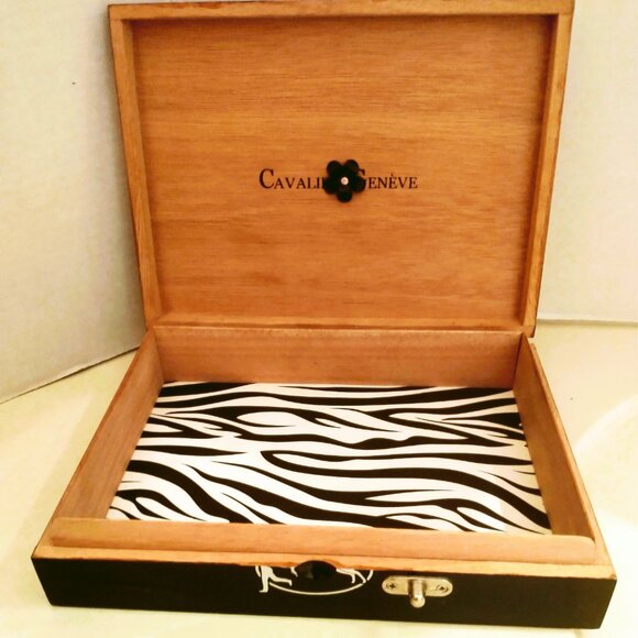 Suenos de Saundra Upcycled Collection, Cavalie Geneve Black Cigar Box, Purse - Picture 4 of 11